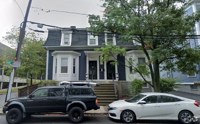 Building Photo - 202 Banks St Unit 1 Rental