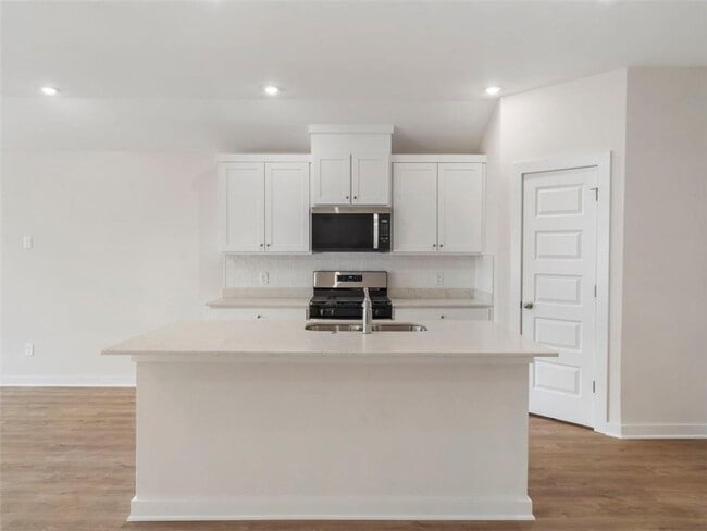 618 S Neon Ave