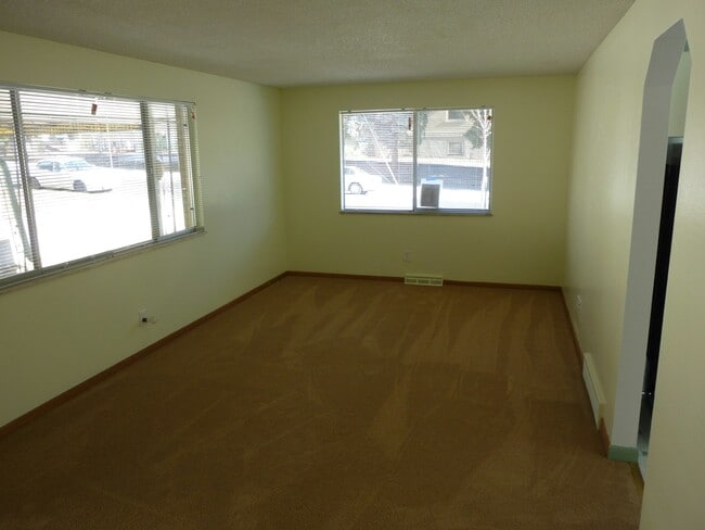 Photo - 2955-2959 Newton St