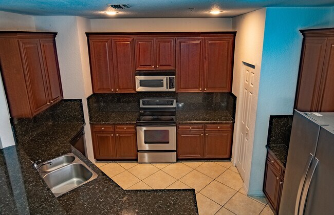 103 E Thatch Palm Cir