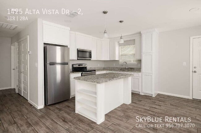 Building Photo - 1425 Alta Vista Dr Unit 2,