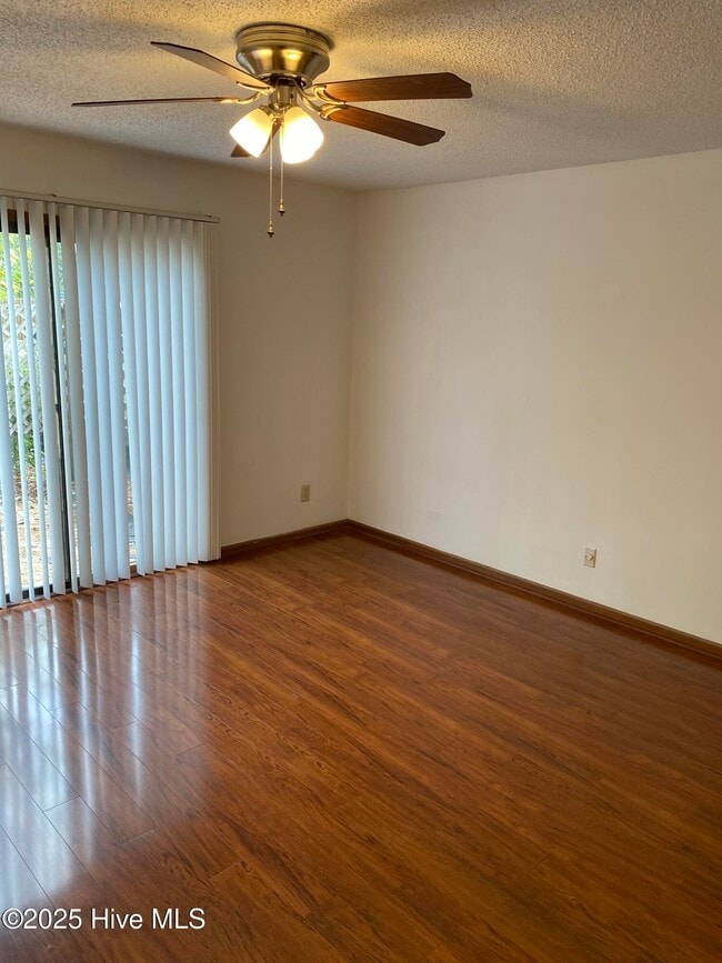 Photo - 3147 Caswell St