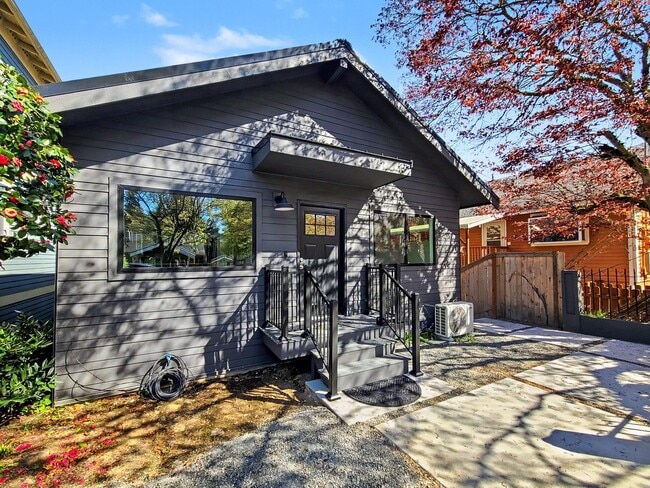 Building Photo - 3538 S Hudson St Unit A