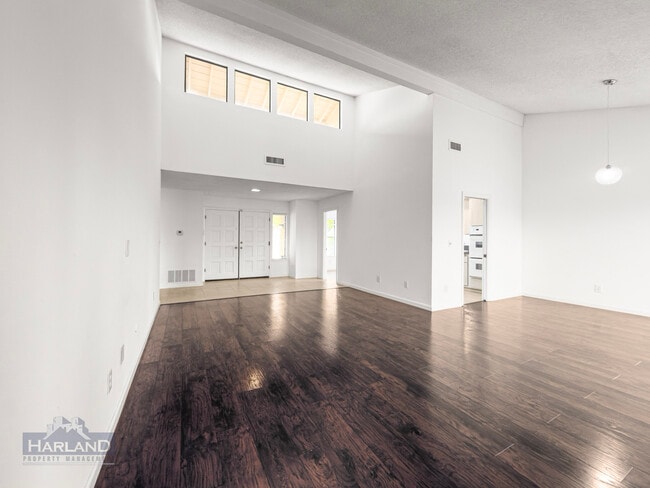 Building Photo - 5820 Caminito Cardelina