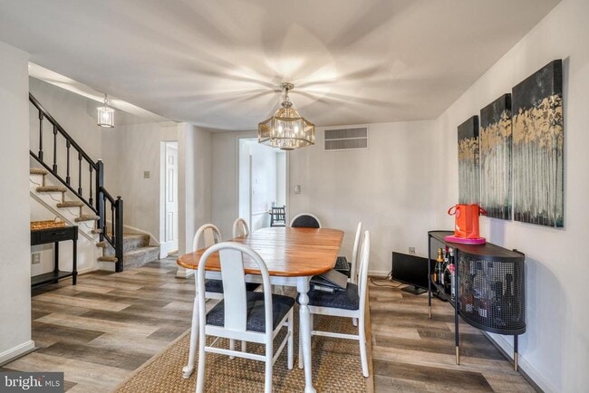 Photo - 28 Salthill Ct