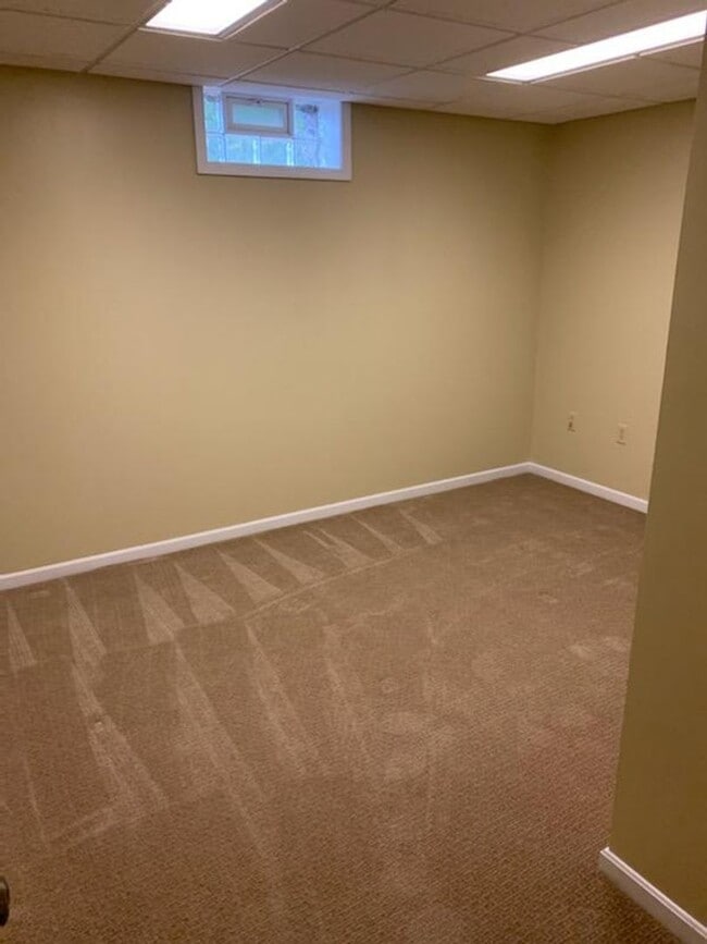 Photo - Private 4 Bedroom 2 1/2 Bath House