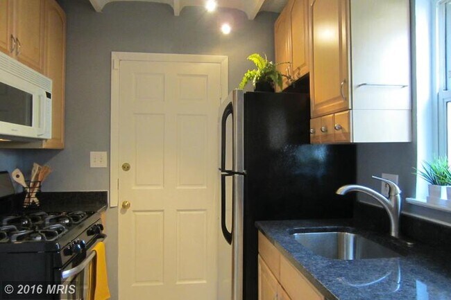 Photo - 906 S Highland St