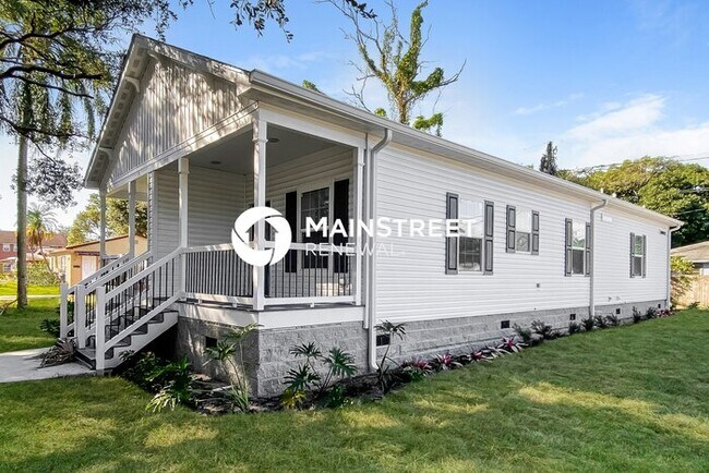 Photo - 2 Bedroom Pet-Friendly Home in St. Petersburg, FL with Main Street Renewal