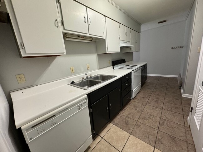 Photo - 643 W Matthews Ave Unit W