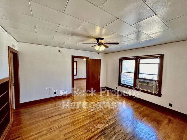 Photo - 1030 E 8th St