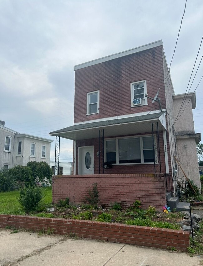 Building Photo - Renovated 3 Bedroom 3 Bathroom Single Fami... Rental