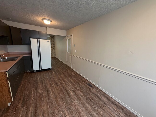 Photo - 1612 Crestview-