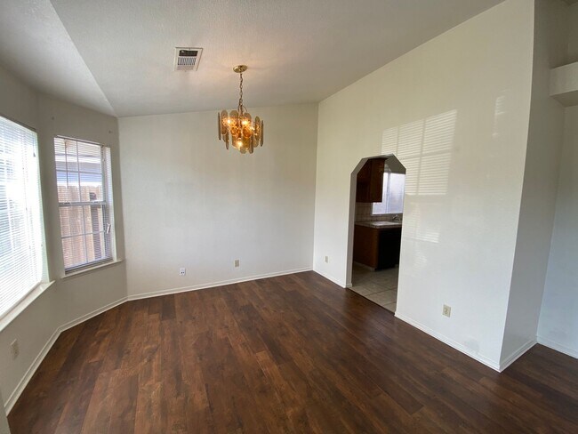 Photo - Lovely home for Rent in NW Visalia, located in the Oak West Neighborhood. Coming soon