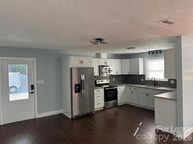 Photo - 4488 Giles Ave