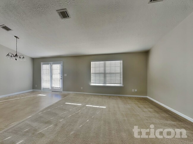 Photo - 825 Westlawn Dr