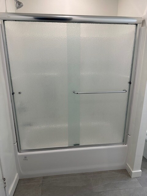 Tub - 1318 W Olive Ave Unit B