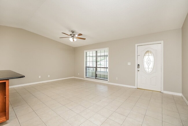 Photo - 971 Winsome Rd