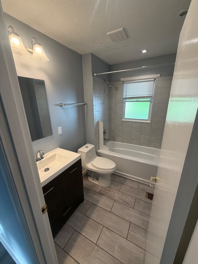 Photo - 11813 Pierce Way