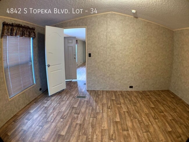 Photo - 4842 SW Topeka Blvd