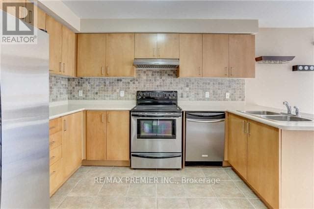 Photo - 3080 Highbourne Crescent