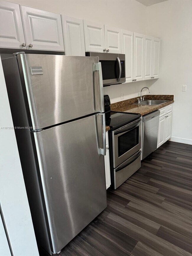 Photo - 954 SW 36th Ct Unit 302