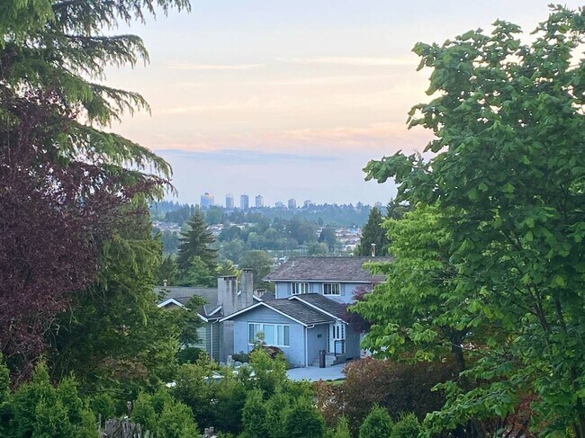 Photo - 2133 Sperling Av