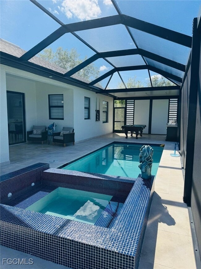 Building Photo - 505 E 8th St