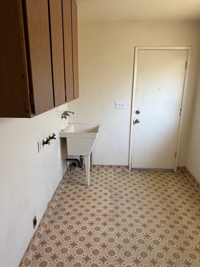 Photo - 4833 E Main St