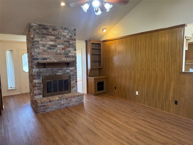 Photo - 214 Kings Ct