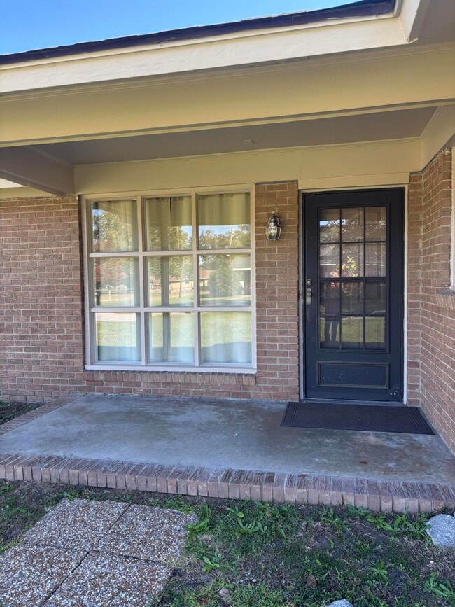 Photo - 855 Whatley St