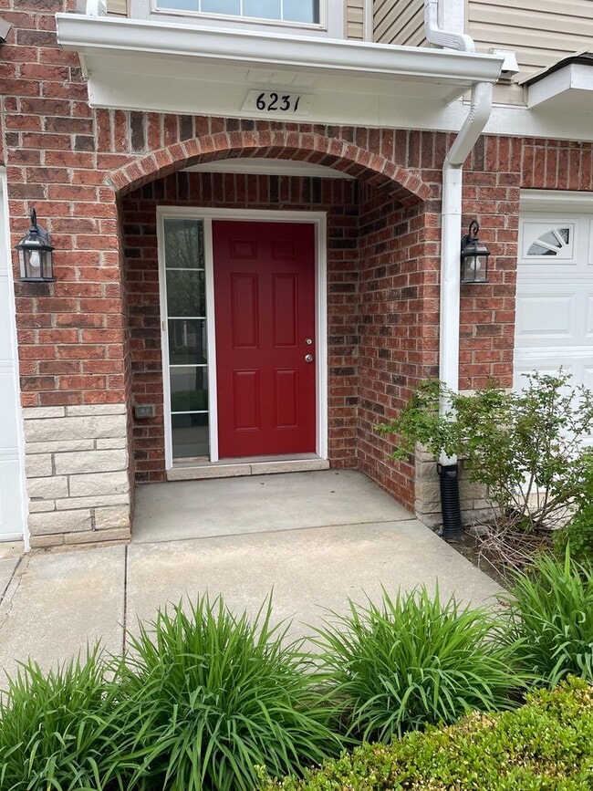 Photo - 3 Bedroom, 2 1/2 Bath, Townhouse w/ 2-Car Garage by Stoney Creek, Shelby Township