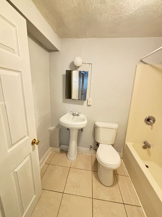 Photo - 384 Tilghman St Unidad 8