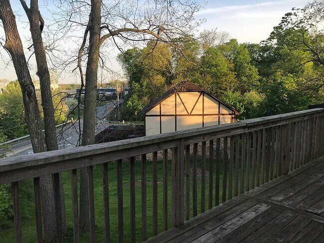Building Photo - Duplex currently available in Westerville School District (Pointview ES, Genoa MS, Westerville Ce...