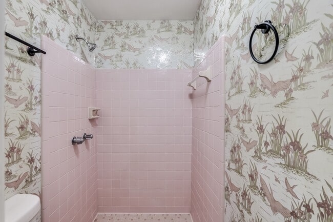 Photo - 1725 Cheltenham Ln