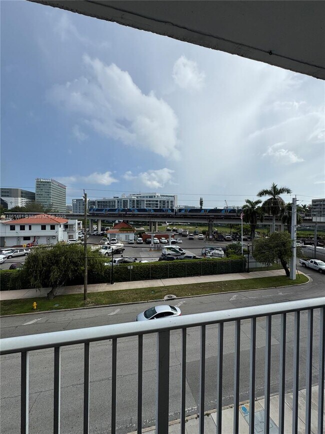 Photo - 1010 NW 11th St Unidad 406