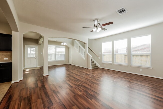 Photo - 214 Crosby Village Dr