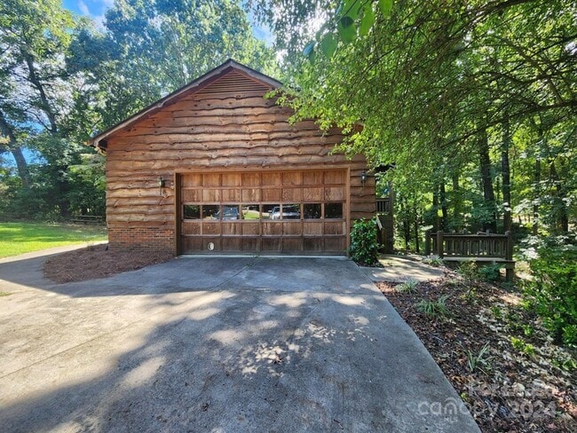 Photo - 9000 Oakridge Dr House
