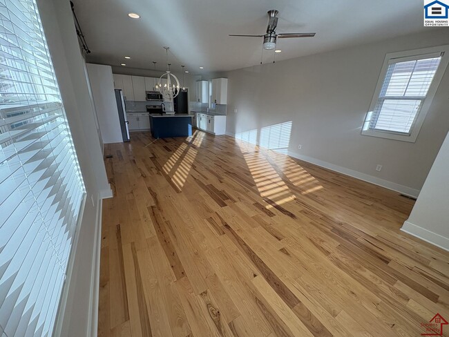 Photo - 5906A Carl Pl