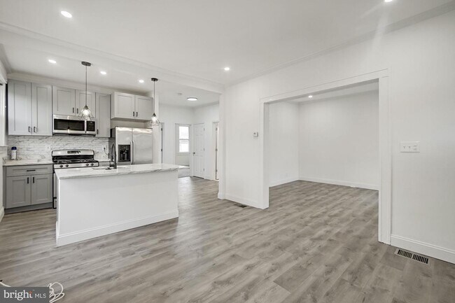 Photo - 2231 Poplar Grove St