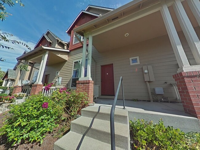 3 Bedroom House ~ Close to Campus - 3 Bedroom House ~ Close to Campus