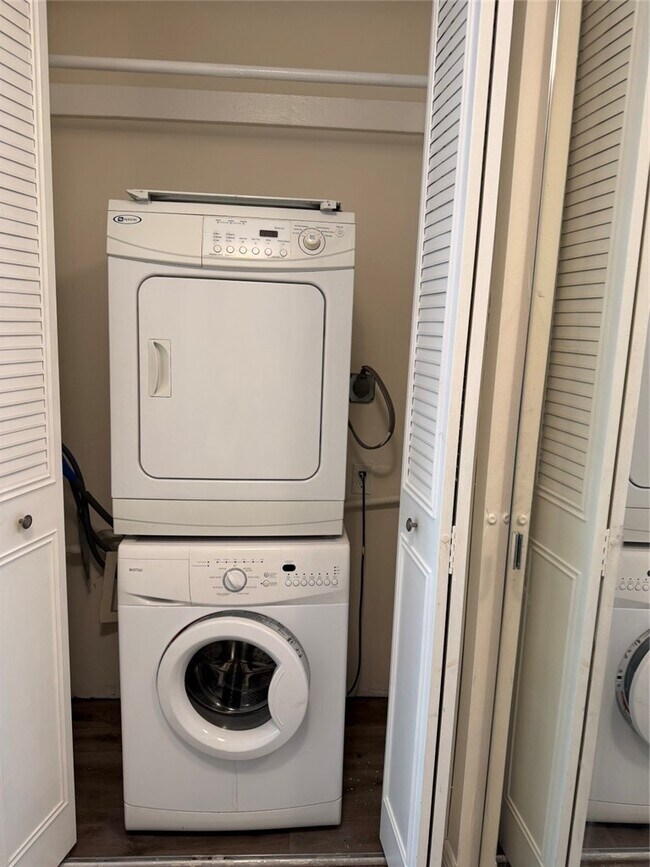 Photo - 5301 Balboa Blvd Unit D5