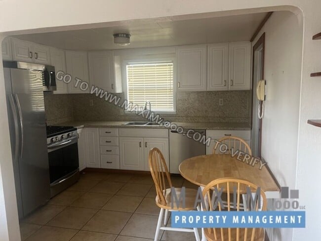 Photo - 323 N Mulberry St