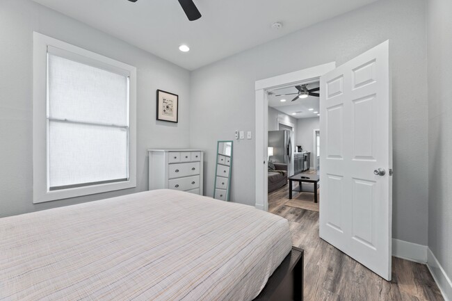 Building Photo - 412 Drew St Unit 2