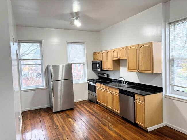 Building Photo - 2743 Pestalozzi St Unit 2E