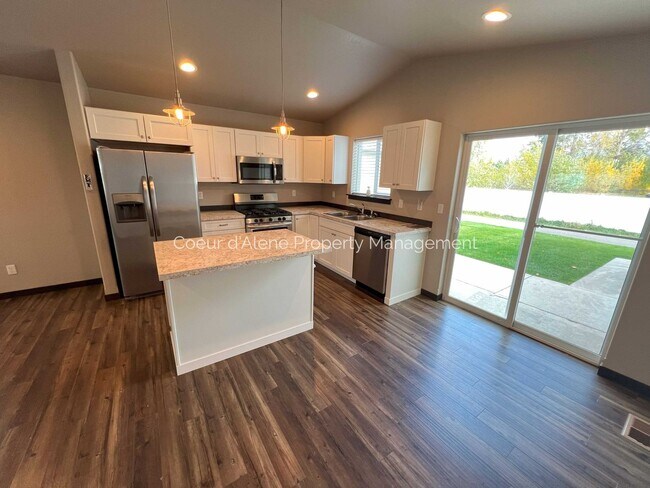 Photo - 3 bed house in Crown Pointe subdivision!