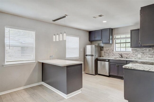 Photo - 1806 Dixie Ln