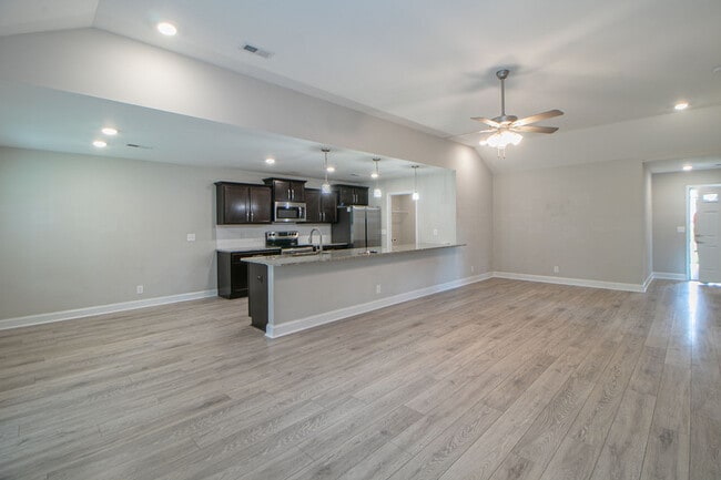 Photo - 220 King Rd