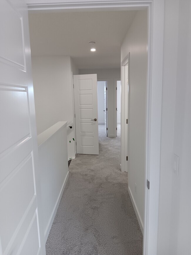 Photo - 40 Edith Mews NW