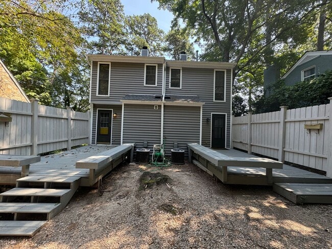 Building Photo - 1423 Wake Forest Rd Unit B