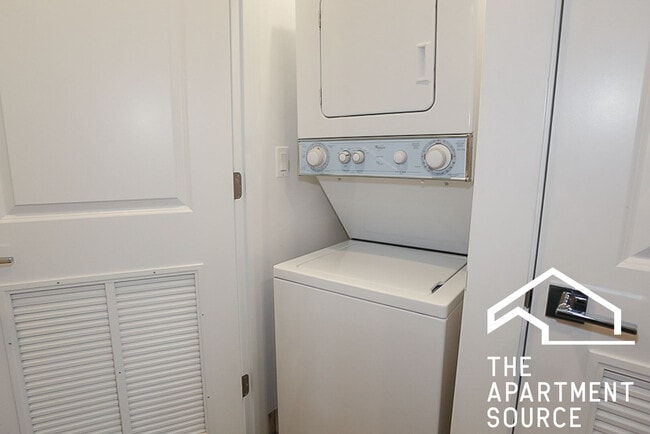 Photo - 3919 N Janssen Ave Unidad 3E